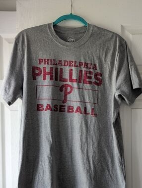 47 Brand Gray and Red Philadelphia Phillies Baseball Tee Men's Large NWOT